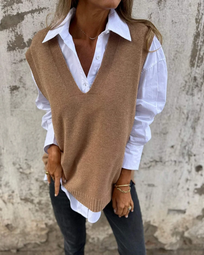 COMFORTABLE SLEEVELESS SWEATER