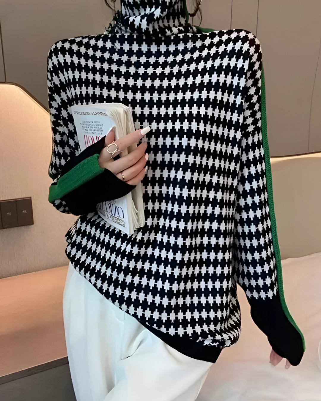 Elegant Knitted Sweater with High Collar and Diamond Structure