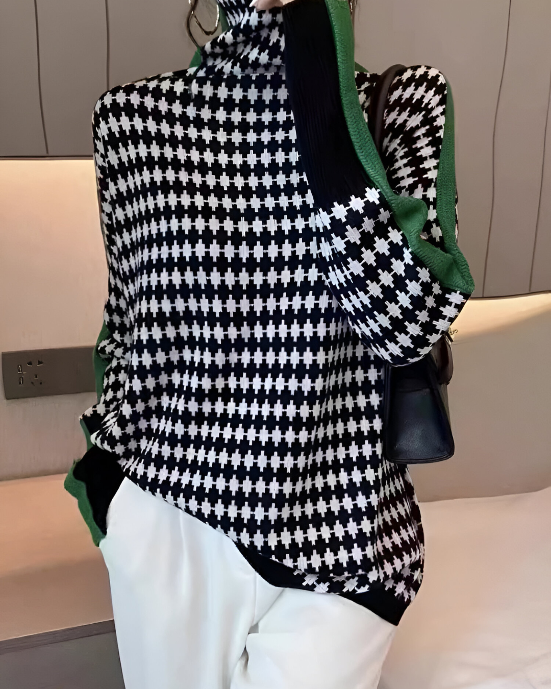 Elegant Knitted Sweater with High Collar and Diamond Structure