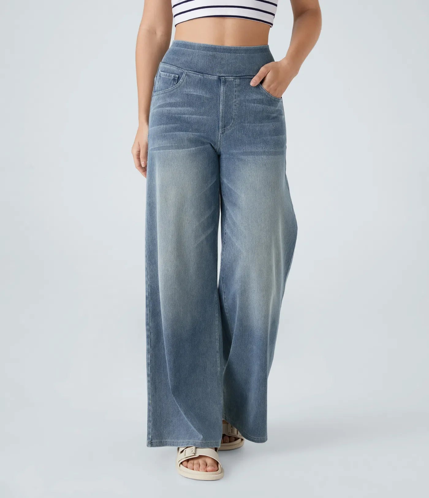 High-waisted elastic trousers
